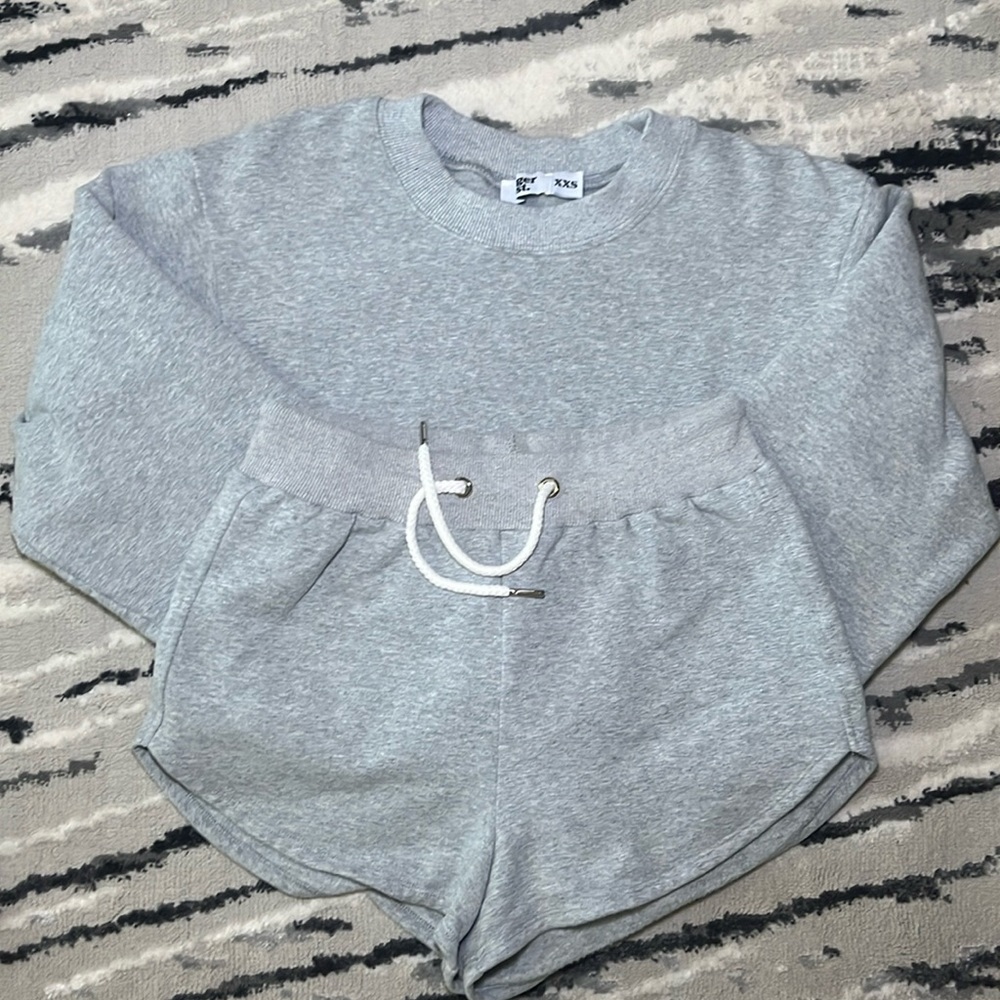 TIGER MIST, XS TOP, XS SHORTS, GREY COLOR